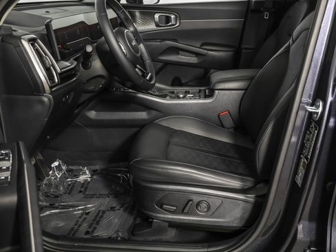 Used 2025 Kia Sorento EX image 26