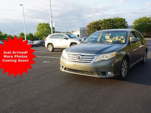 Used 2011 Toyota Avalon Limited FWD image 1