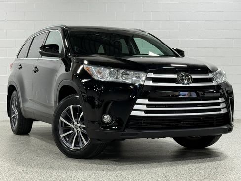 Used 2019 Toyota Highlander XLE AWD/4WD image 4