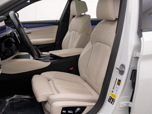 Used 2023 BMW 540i xDrive w/ M Sport Package image 15