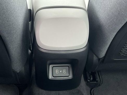 Used 2025 Hyundai Elantra Limited image 17