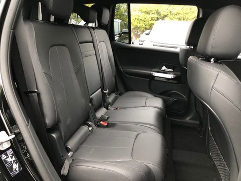 New 2025 Mercedes-Benz GLB 250 4MATIC image 33