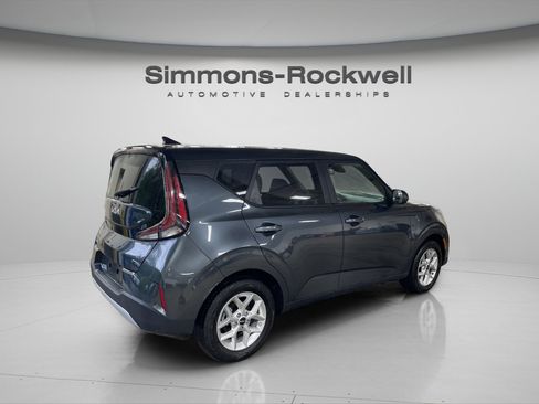 Used 2025 Kia Soul LX w/ LX Technology Package FWD image 5