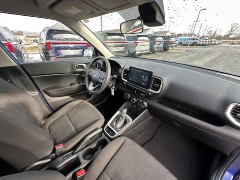 Used 2021 Hyundai Venue SE image 17