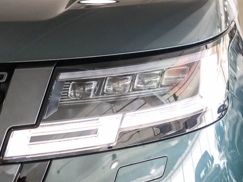 Used 2025 Land Rover Range Rover SE AWD/4WD image 7