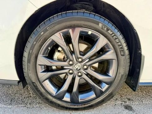 Used 2024 Toyota Sienna XSE w/ XSE Plus Package FWD image 8