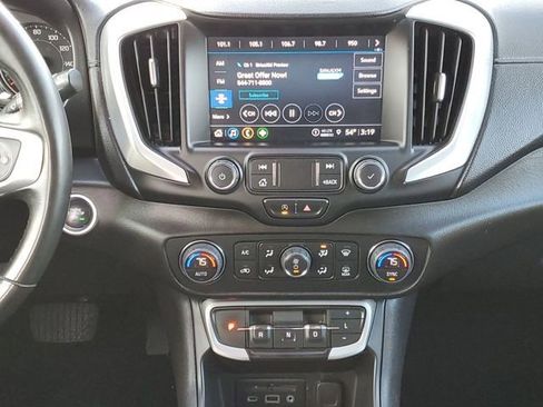 Used 2023 GMC Terrain SLT image 30