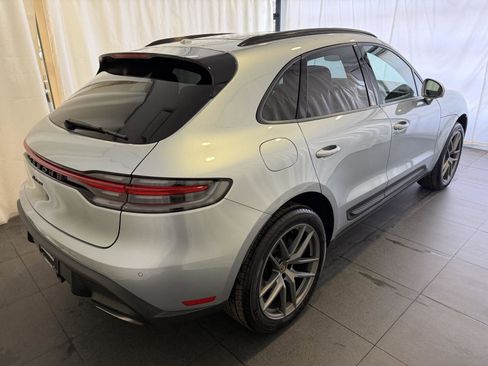 Certified 2025 Porsche Macan image 9