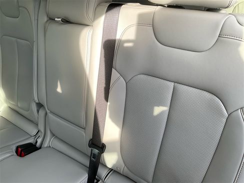 Used 2022 Jeep Grand Cherokee L Overland image 9