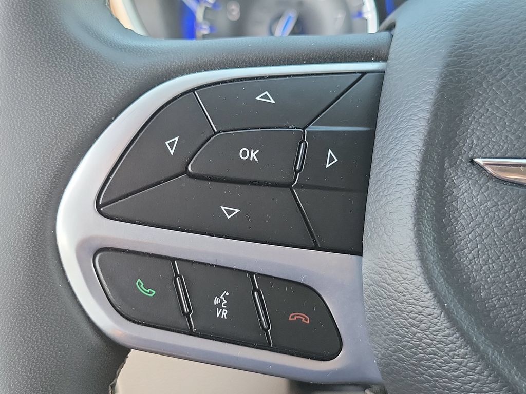Used 2024 Chrysler Voyager LX FWD image 5