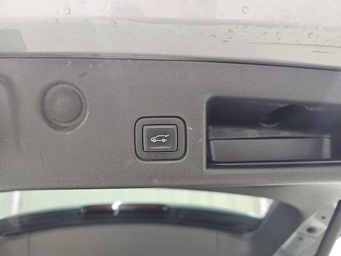 Used 2024 Chevrolet Equinox LT w/ LPO, Floor Liner Package FWD image 9