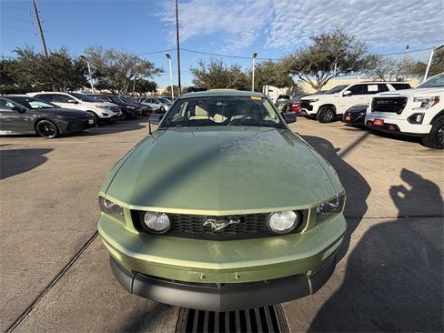 Used 2005 Ford Mustang GT image 2