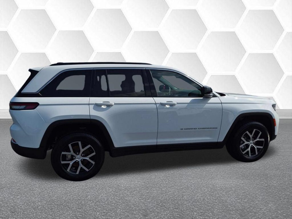 Certified 2025 Jeep Grand Cherokee Limited AWD/4WD image 2