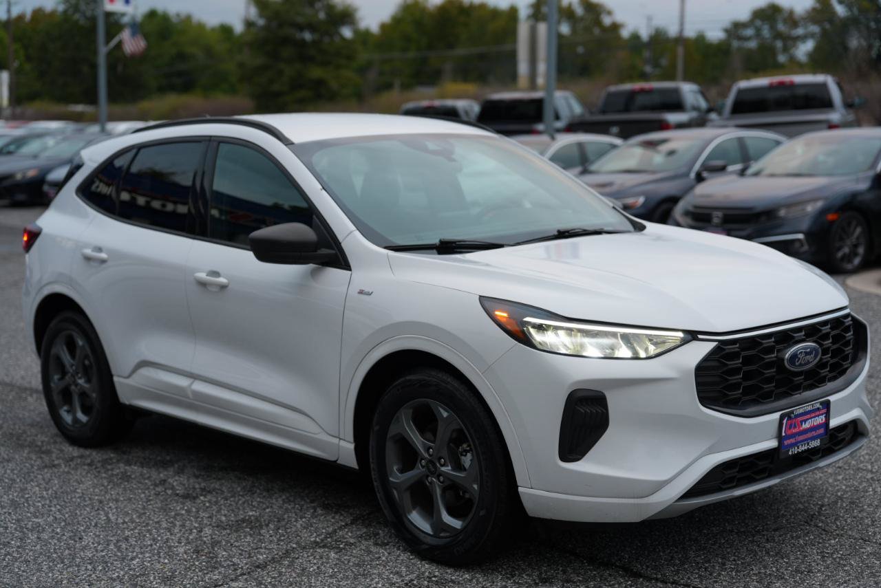 Used 2023 Ford Escape ST-Line FWD image 3