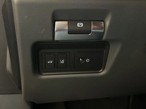 Used 2020 Jaguar E-PACE SE image 25