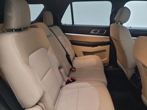 Used 2017 Ford Explorer XLT FWD image 19
