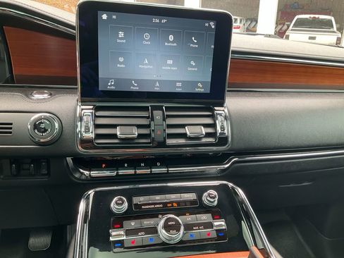 Used 2019 Lincoln Navigator Reserve AWD/4WD image 23
