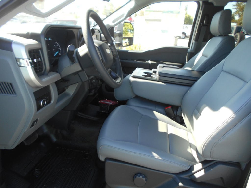 New 2025 Ford F350 XL w/ XL Chrome Package RWD image 7
