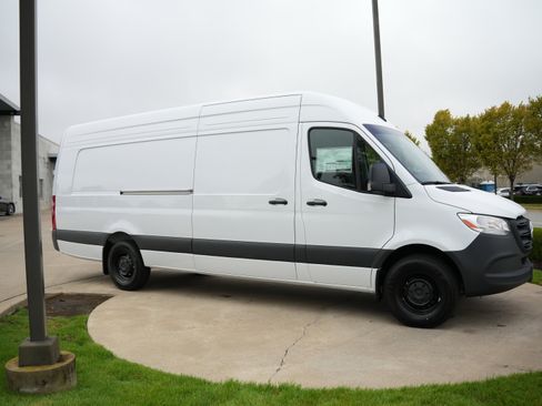 New 2025 Mercedes-Benz Sprinter 2500 image 8