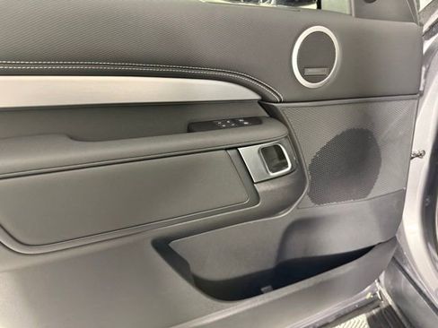 Certified 2025 Land Rover Discovery Dynamic SE image 12