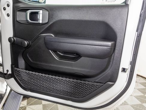 Used 2023 Jeep Gladiator Sport w/ Trailer Tow Package image 44