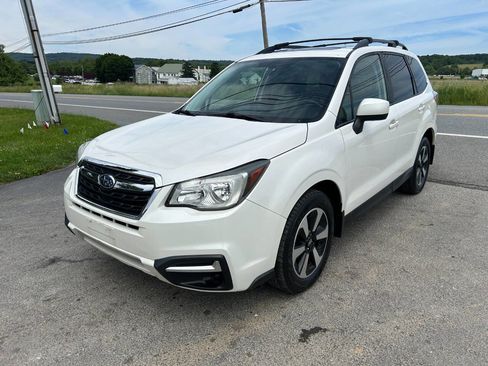 Used 2017 Subaru Forester 2.5i Premium w/ All-Weather Package AWD/4WD image 5