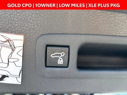 Used 2023 Toyota Sienna XLE w/ XLE Plus Package FWD image 12