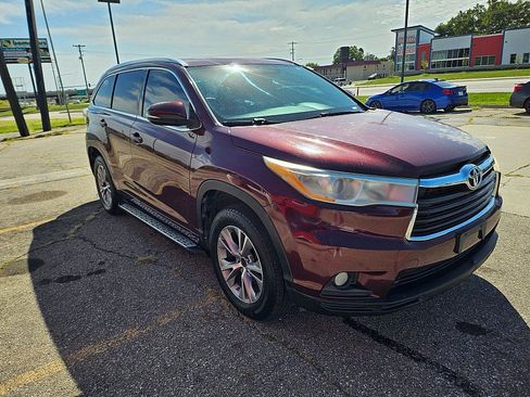 Used 2014 Toyota Highlander XLE FWD image 7