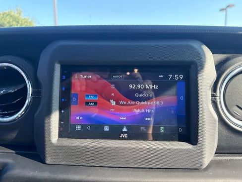 Used 2019 Jeep Wrangler Unlimited Sahara AWD/4WD image 26
