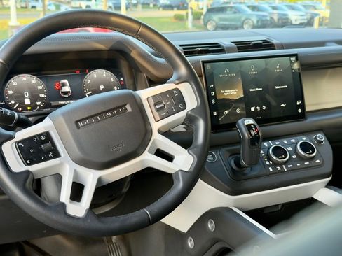 Used 2025 Land Rover Defender 110 X-Dynamic SE AWD/4WD image 14