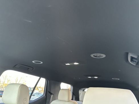 Used 2023 Chevrolet Traverse LT image 18