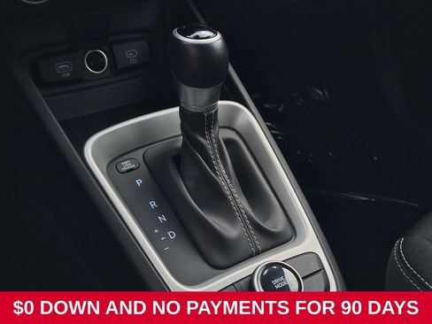 Used 2025 Hyundai Venue SEL FWD image 22
