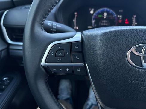 Used 2025 Toyota Grand Highlander AWD image 26