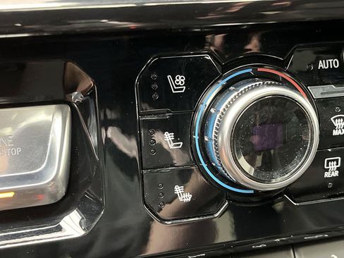 Certified 2025 GMC Sierra 1500 AT4 w/ Technology Package AWD/4WD image 31