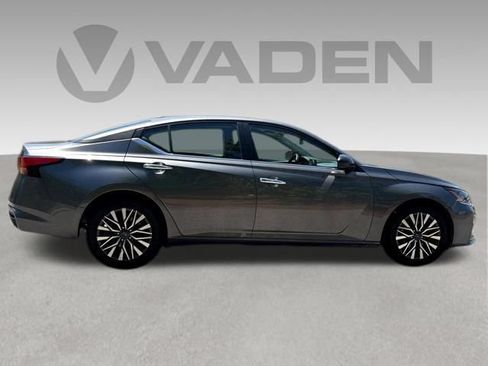 Certified 2025 Nissan Altima 2.5 SV FWD image 21