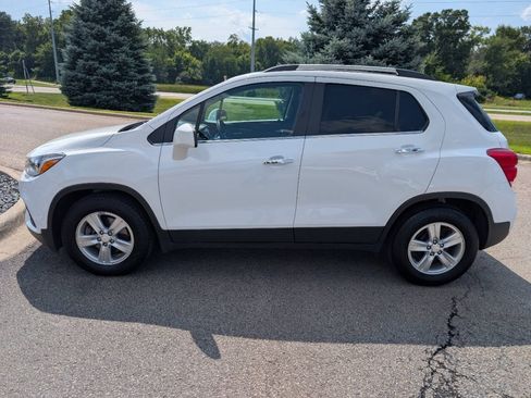 Used 2019 Chevrolet Trax LT w/ LT Convenience Package FWD image 6