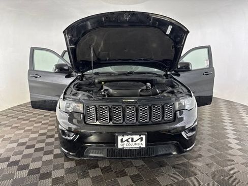 Used 2021 Jeep Grand Cherokee Laredo X AWD/4WD image 13