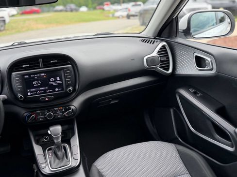 Used 2022 Kia Soul LX w/ Technology Package FWD image 23