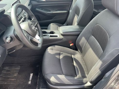 Used 2025 Nissan Altima 2.5 SV image 24