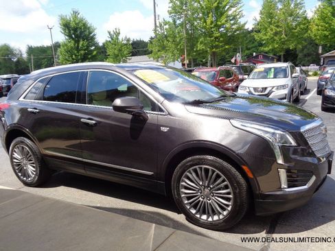 Used 2019 Cadillac XT5 Luxury w/ LPO, Radiant Package AWD/4WD image 2