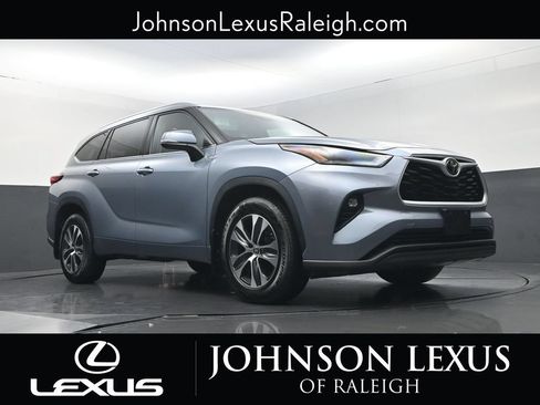 Used 2021 Toyota Highlander XLE AWD/4WD image 15