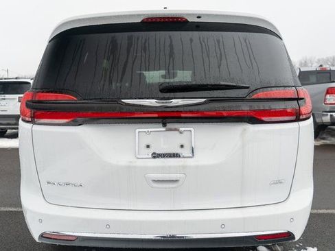 New 2026 Chrysler Pacifica Select AWD/4WD image 6