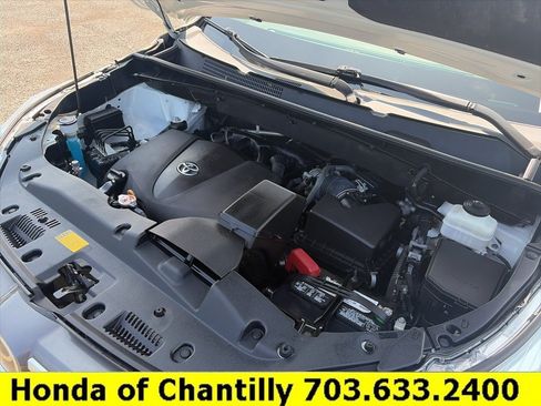 Used 2019 Toyota Highlander XLE AWD/4WD image 30