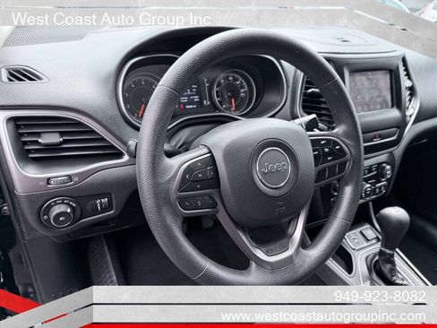 Used 2019 Jeep Cherokee Latitude w/ Popular Appearance Group image 16