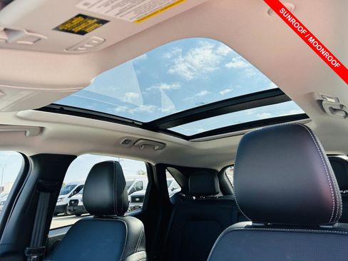 Used 2025 Ford Escape PHEV w/ PHEV Premium Package image 5