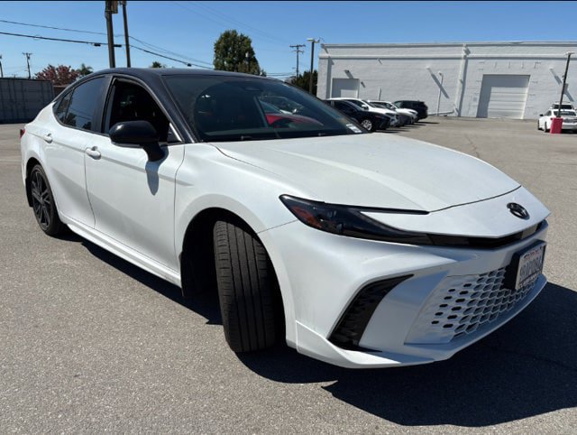 Used 2025 Toyota Camry XSE FWD image 3