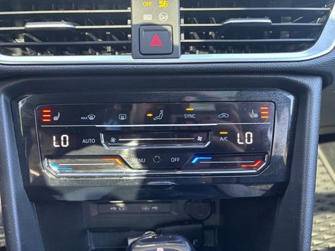 Certified 2025 Volkswagen Taos SE image 27