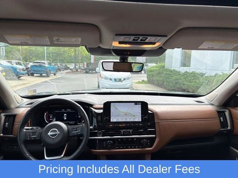 Used 2024 Nissan Pathfinder Platinum AWD/4WD image 6