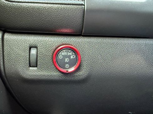 Used 2015 GMC Canyon SLT w/ Driver Alert Package image 25