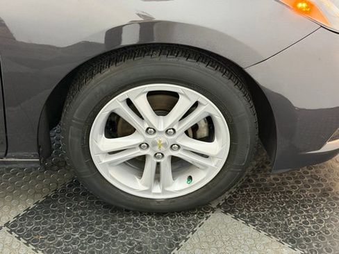 Used 2017 Chevrolet Cruze LT FWD image 13
